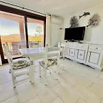 Sea View With Pool Two Bedroom Casa vacanze *