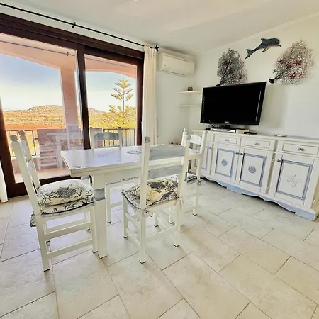 Blue & White Sea View 度假居 *