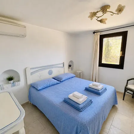 Vakantiehuis Sea View With Pool Two Bedroom Baja Sardinia