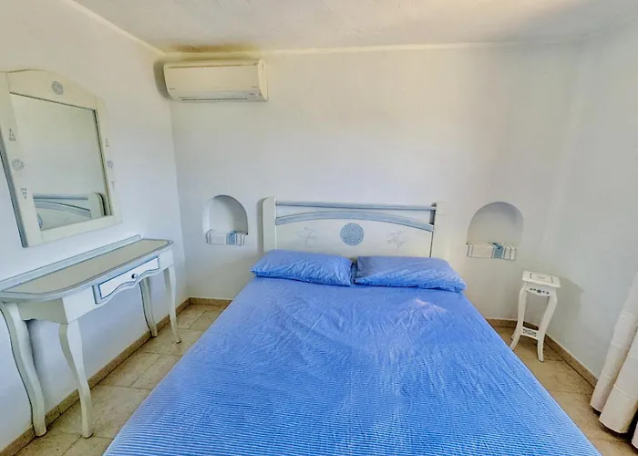 Blue & White Sea View *